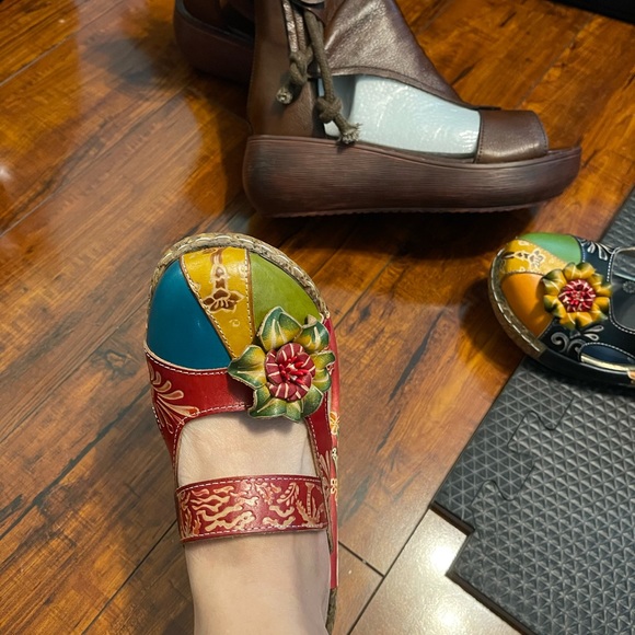 Shoes - Picture 6 of 6